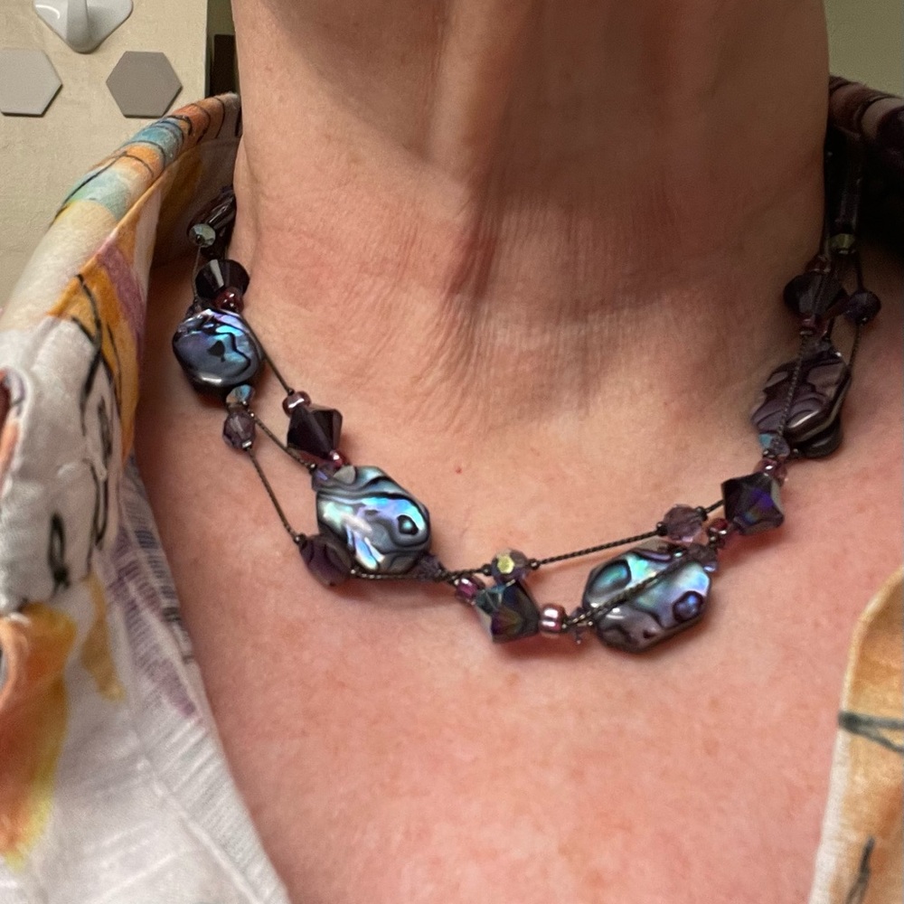 Clearance🌺Gorgeous violet light catching necklace. ($189)